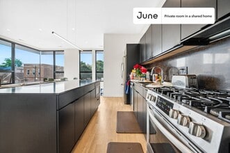 Private bedroom in 4 bed/3 bath Home in Chicago, IL - Building Photo - Building Photo