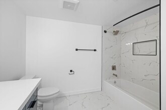 12714 S Figueroa St in Los Angeles, CA - Building Photo - Building Photo