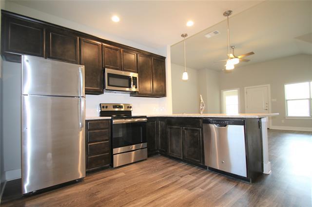 209 Stewart Bend Ct in Azle, TX - Building Photo