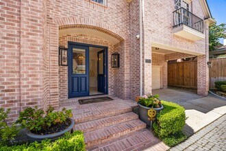111 N Wynden Estates Ct in Houston, TX - Foto de edificio - Building Photo