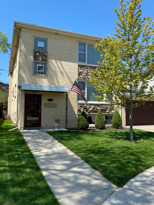 2054 Parkside Dr, Unit 1 in Park Ridge, IL - Foto de edificio