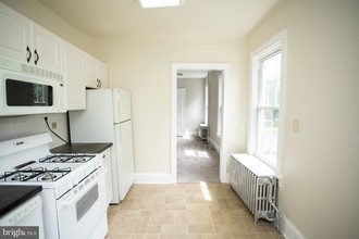 110 E Elm St-Unit -110 B in Wenonah, NJ - Foto de edificio - Building Photo