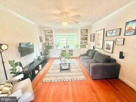1616 W Abingdon Dr in Alexandria, VA - Building Photo