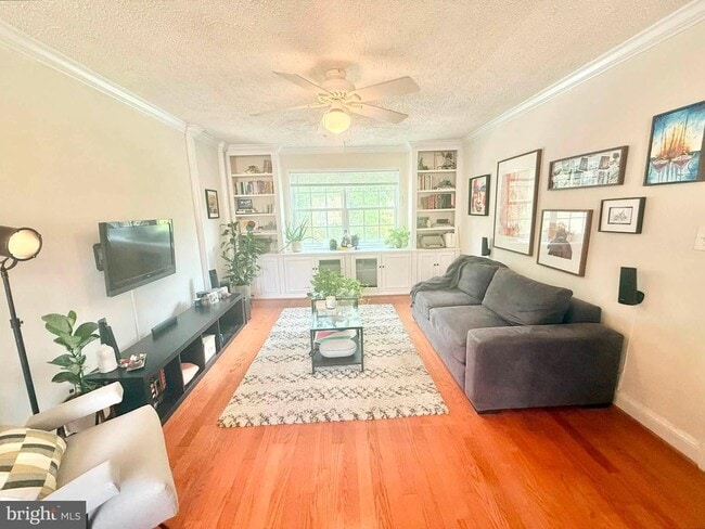 property at 1616 W Abingdon Dr