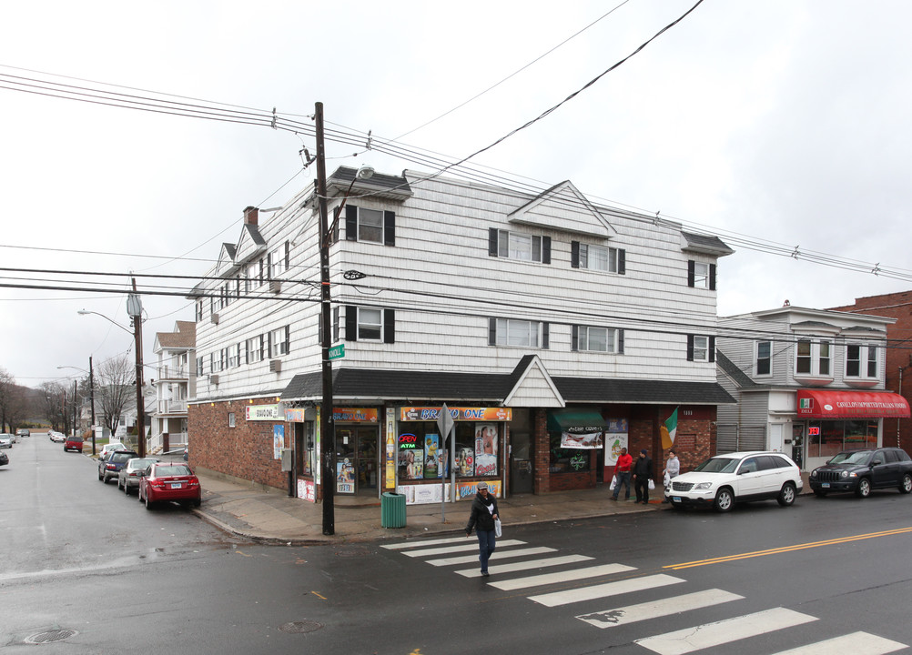 1898-1902 E Main St in Waterbury, CT - Foto de edificio