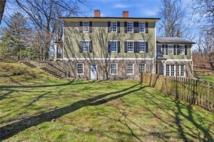 1474 Marsh Rd in Pittsford, NY - Building Photo