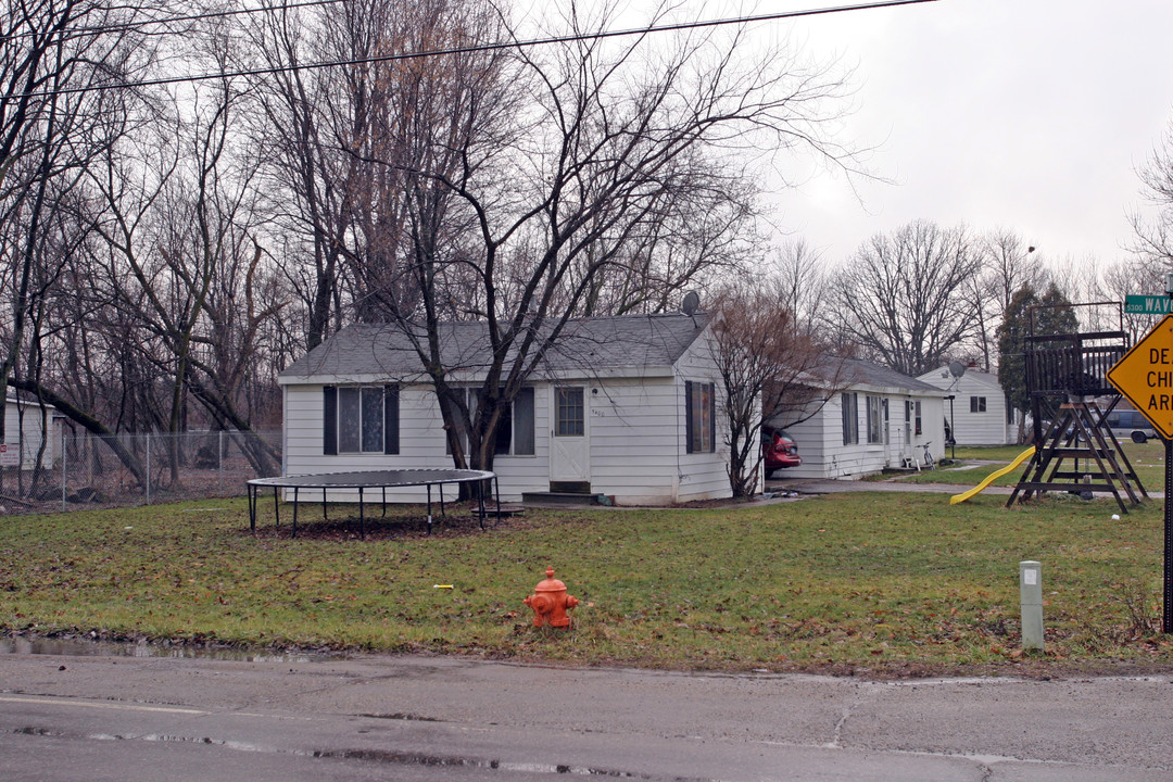 5400 S Waverly Rd in Lansing, MI - Foto de edificio