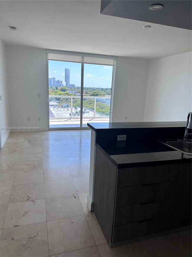 1401 SW 22nd St, Unit 903 in Miami, FL - Building Photo - Building Photo
