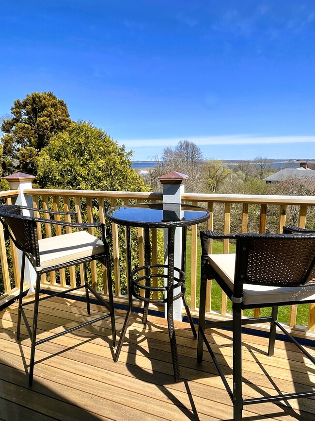 423 Purgatory Rd, Unit Third Floor