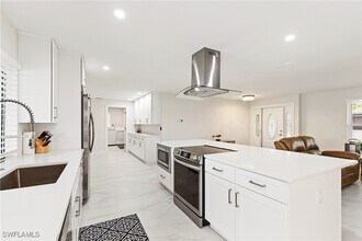 134 SW 57th Terrace in Cape Coral, FL - Foto de edificio - Building Photo