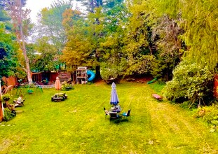 198 S Main St, Unit Blue Bird Apt B in Northfield, VT - Foto de edificio - Building Photo