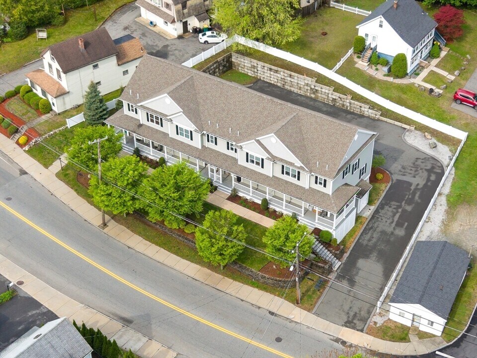 961 Main St, Unit 2 in Woburn, MA - Building Photo