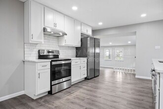 537 Lynn Haven Ln in Hazelwood, MO - Building Photo - Building Photo
