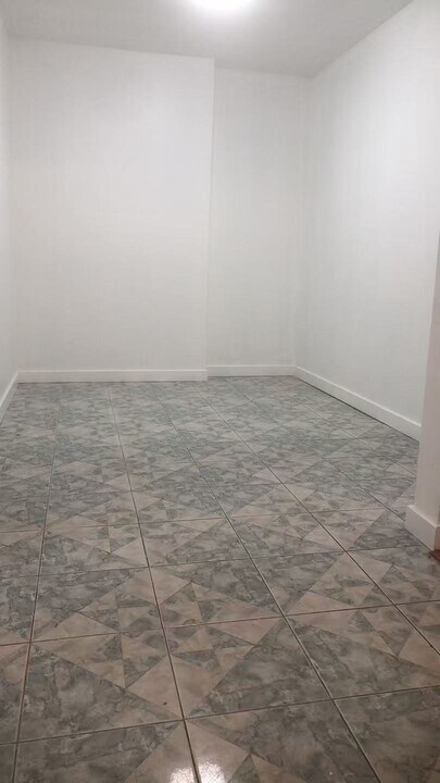 4189 Gleane St in Elmhurst, NY - Building Photo