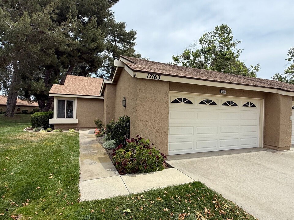 17163 Village 17 in Camarillo, CA - Building Photo