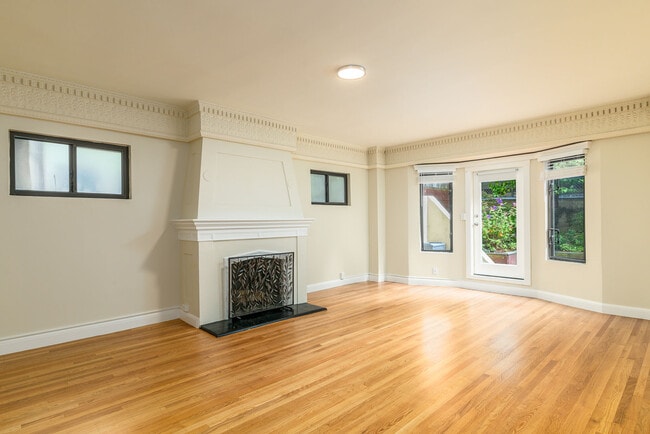 2275 Broadway