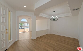 6465 Zuma View Pl in Malibu, CA - Foto de edificio - Building Photo