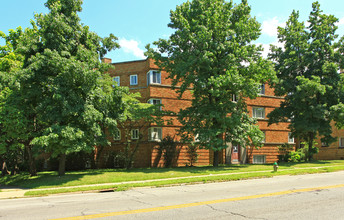 Noble Manor Apartments in Cleveland Heights, OH - Building Photo - Building Photo