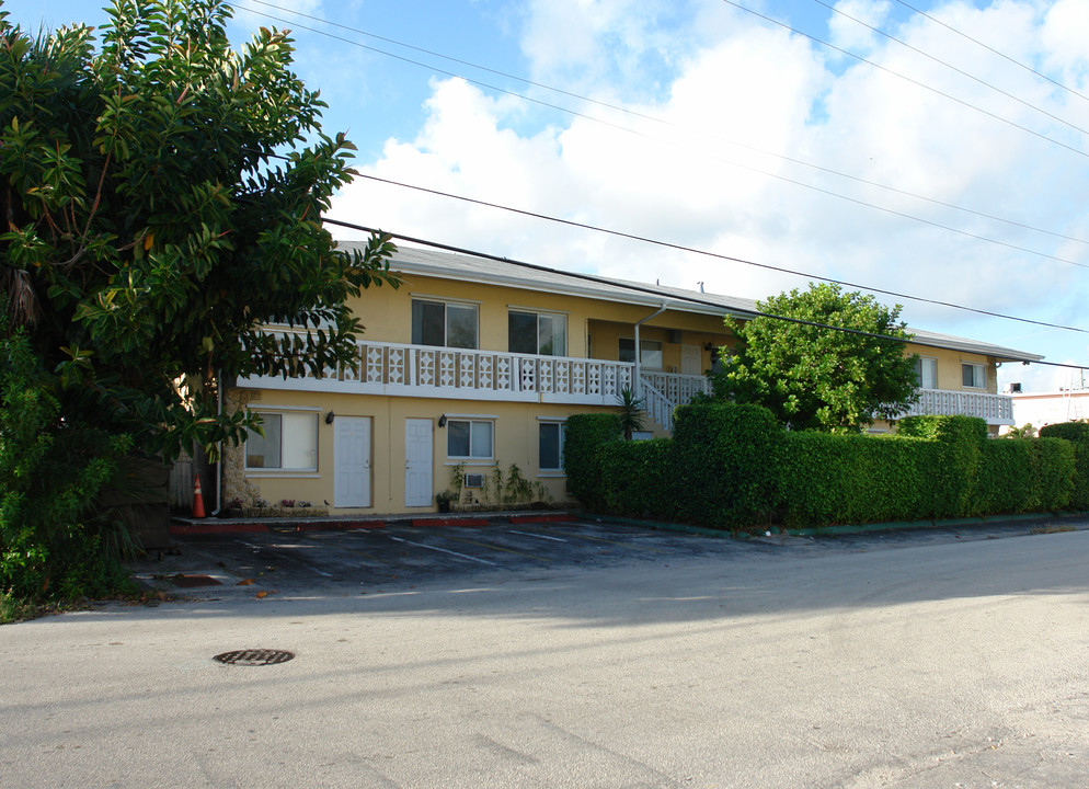 Pineapple Grove Luxury Apartments in Fort Lauderdale, FL - Foto de edificio