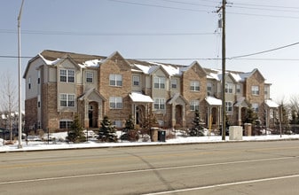 Trafalgar Woods in Morton Grove, IL - Foto de edificio - Building Photo