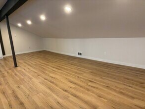 2505 NE 140th St, Unit B in Seattle, WA - Foto de edificio - Building Photo