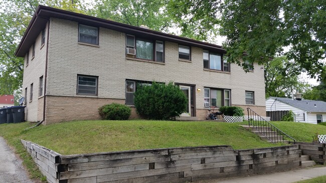 926 Blackstone Ave, Unit #3