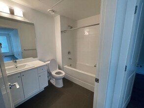16633-16624 412 in Surrey, BC - Building Photo - Building Photo