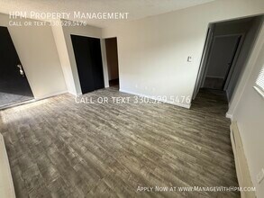 1017 Howe Ave in Cuyahoga Falls, OH - Building Photo - Building Photo