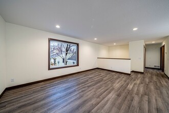 117 S Pearl St in River Falls, WI - Building Photo - Building Photo