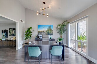 Townhomes on the Park Apartment Homes in Phoenix, AZ - Building Photo - Interior Photo