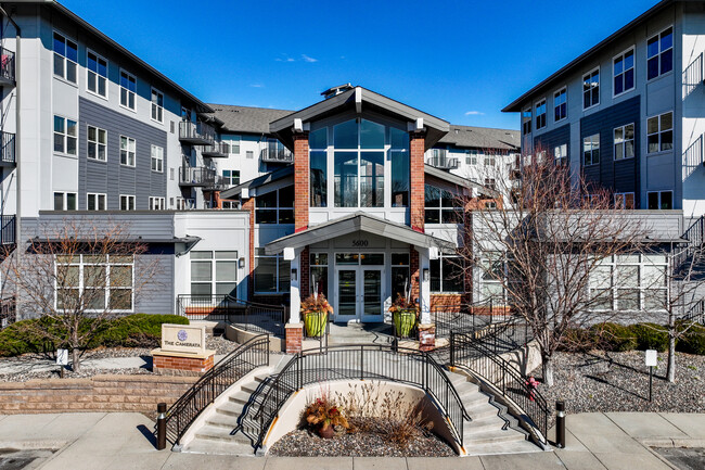 Hoigaard Village in St. Louis Park, MN - Foto de edificio - Building Photo