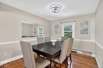 101 Woodland Rd in Woodbury, NY - Foto de edificio - Building Photo