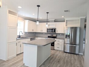 602 Choo Choo Ln in Valrico, FL - Building Photo - Building Photo