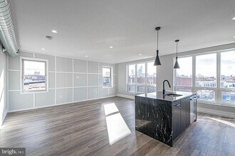 526 Brown St in Philadelphia, PA - Building Photo - Building Photo