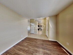 1260 SE Nancy Ln in Port St. Lucie, FL - Foto de edificio - Building Photo