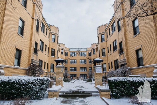 2315 N Rockwell St, Unit D2