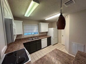 2320 Aquaduct Dr in Bedford, TX - Building Photo - Building Photo
