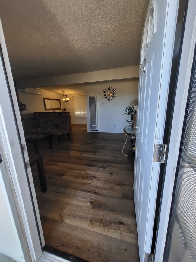 14972 La Brisa Rd in Victorville, CA - Building Photo - Building Photo