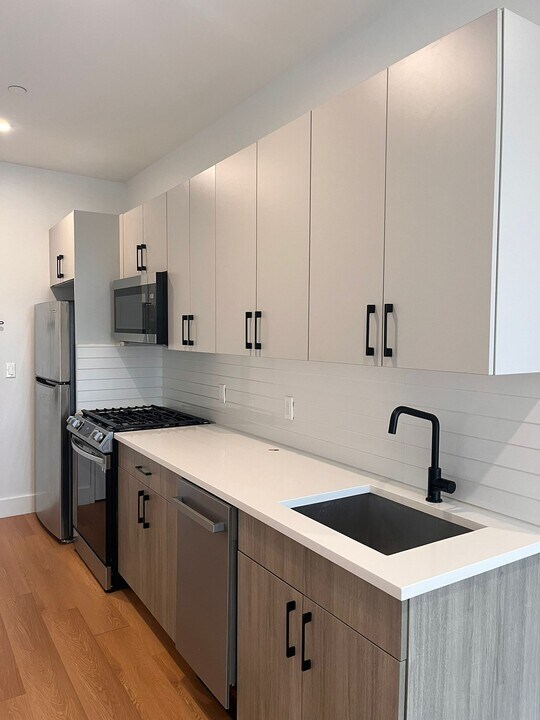 543 Martin Luther King Jr Dr, Unit 307 in Jersey City, NJ - Building Photo