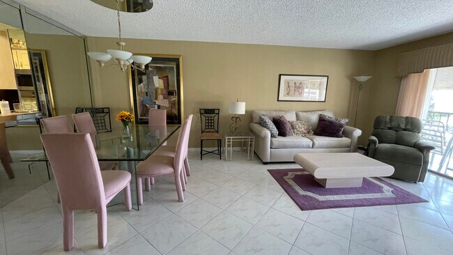 6936 Huntington Ln in Delray Beach, FL - Building Photo - Building Photo