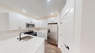 4941 Art St in San Diego, CA - Building Photo - Building Photo