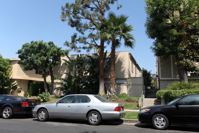 11915 Goshen Ave in Los Angeles, CA - Building Photo - Building Photo