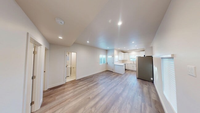 5106 E Falls View Dr in San Diego, CA - Building Photo - Building Photo