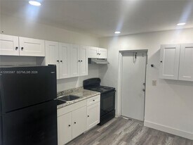 631 NW 11th Ave in Fort Lauderdale, FL - Building Photo