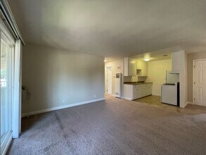 1214 Bell Street in Sacramento, CA - Foto de edificio - Interior Photo