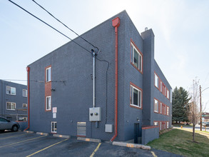 890 Dexter St in Denver, CO - Building Photo - Building Photo