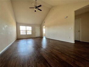 105 E Southpointe Ave in Rogers, AR - Building Photo - Building Photo