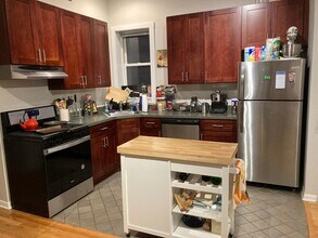 1735 W Crystal St, Unit 2F in Chicago, IL - Foto de edificio - Building Photo