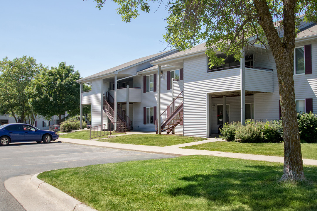 Hunters Run Apartments, LLC in Newton, IA - Foto de edificio