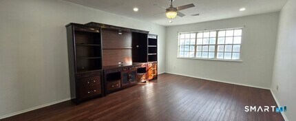 50 Greenhouse Rd in Bridgeport, CT - Building Photo - Building Photo